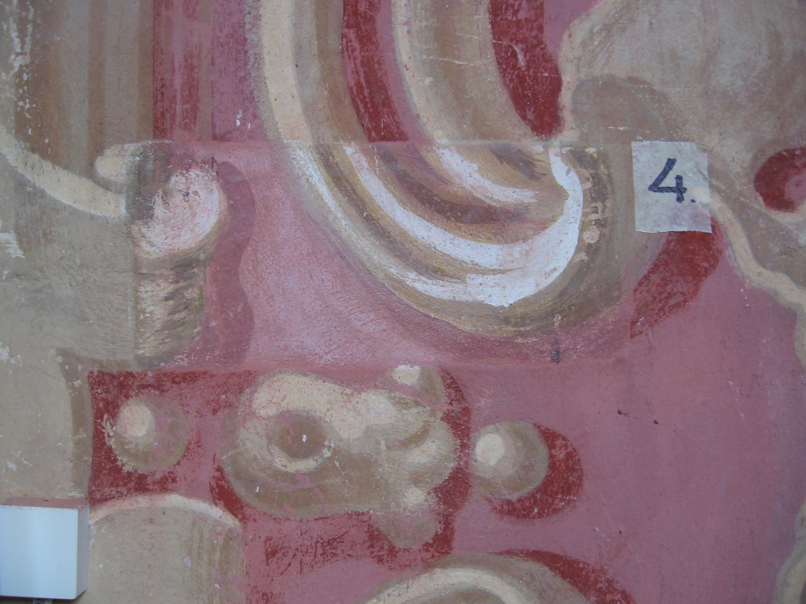 Фрески XVIII века (фрагменты в окошечках (зондажах)) и 1901-1903 годов в несвижском костеле Божьего Тела.