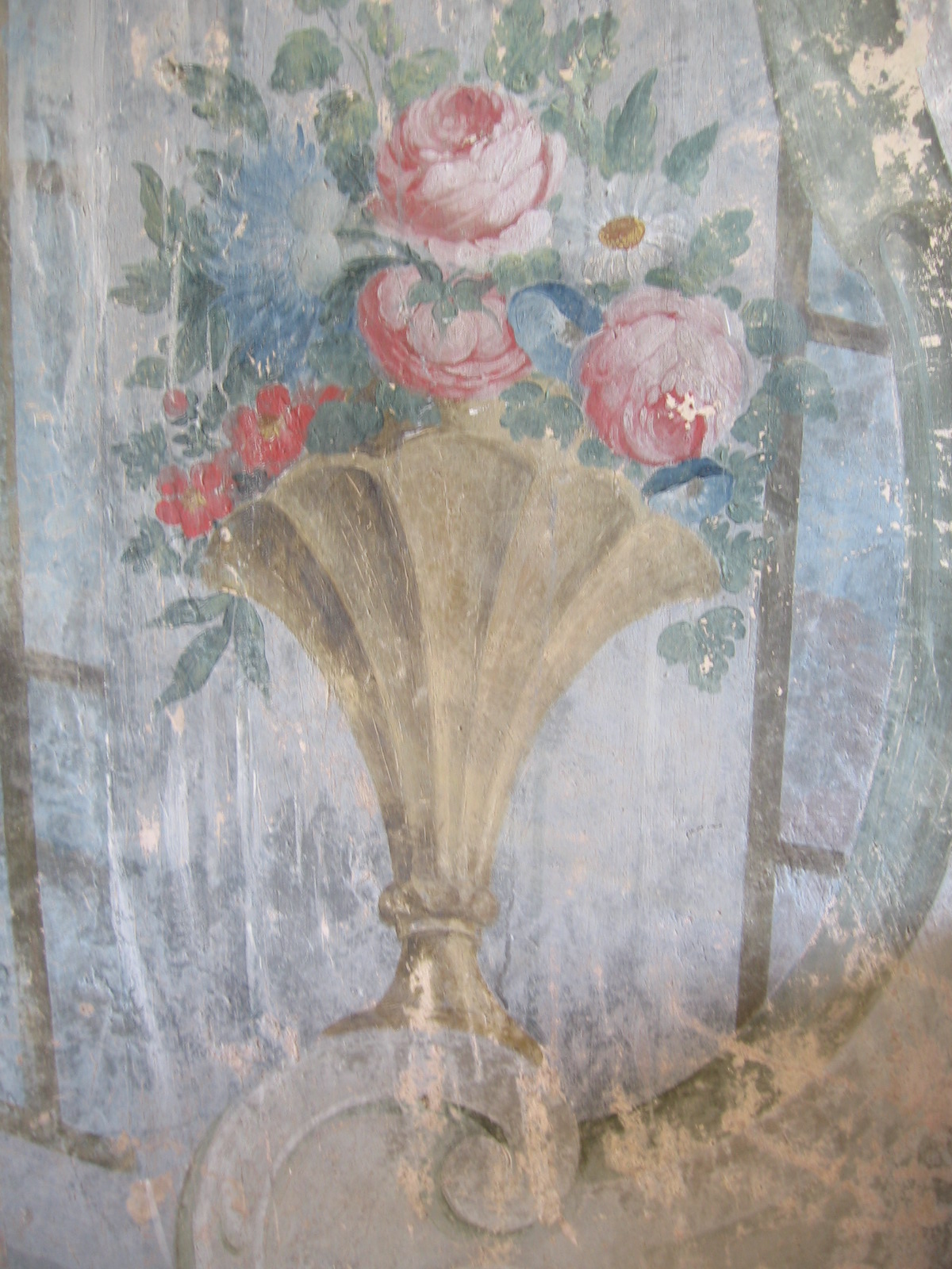 Фрески XVIII века (фрагменты в окошечках (зондажах)) и 1901-1903 годов в несвижском костеле Божьего Тела.