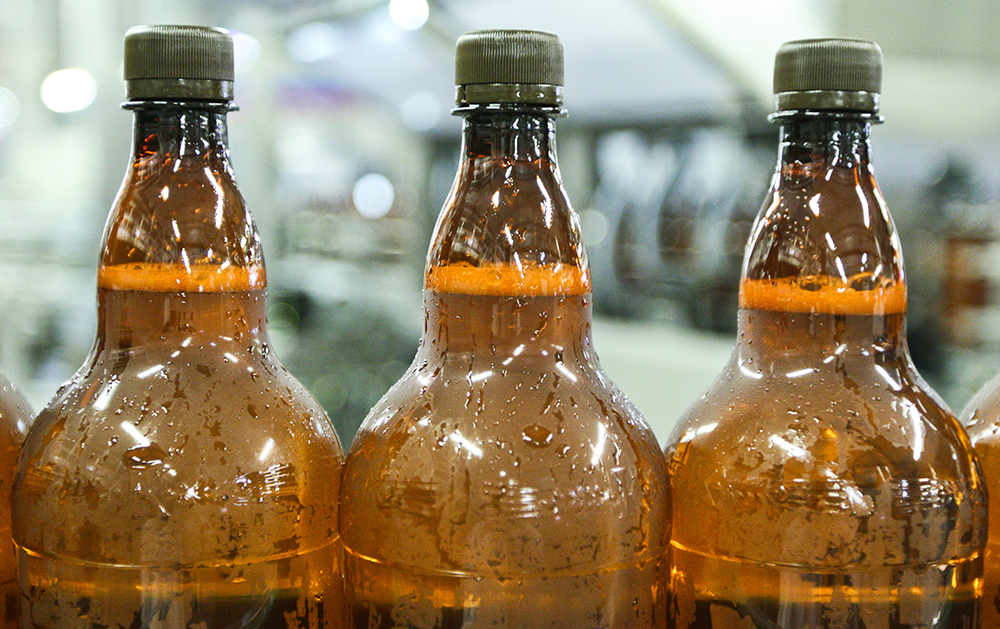 В Беларуси запретили продавать пиво в таре более 2 литров