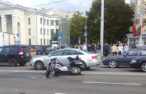 Июнь 2014 г. Минск. Мотоциклист попал в ДТП на проспекте Независимости.
