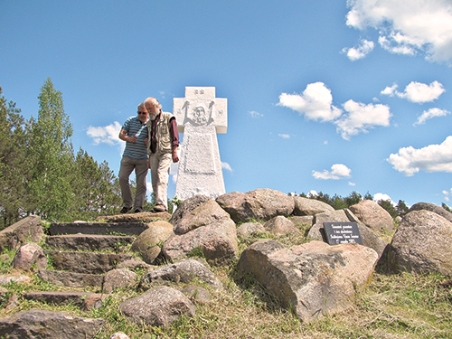 Восстановленное кладбище российских солдат Первой мировой войны у деревни Русское Село Вилейского района.