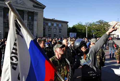 Луганская народная республика: введено военное положение и объявлена мобилизация