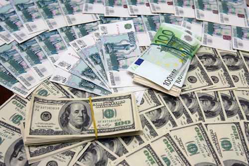 Курс доллара вырос на Br10, евро 30 мая не изменился 