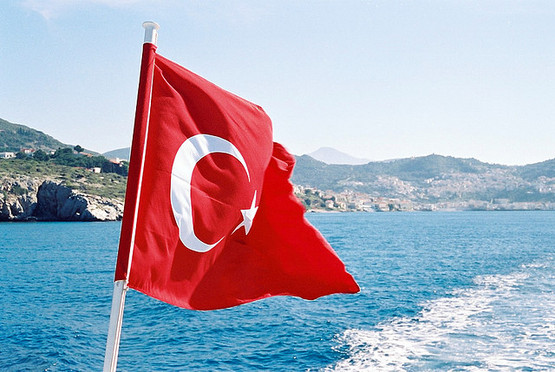 турецкий флаг на корабле