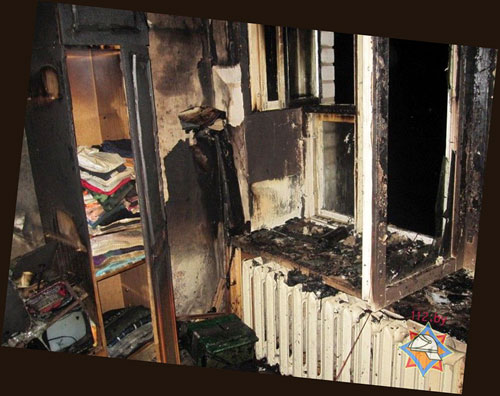 Минувшей ночью (в 00-49) загорелась квартира на четвертом этаже 5-этажного дома по улице Гагарина в г.п. Глуск, пожарных вызвали соседи