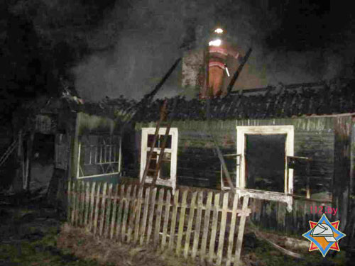 Пожар в доме одинокого пенсионера в деревне Крейванцы (Ошмянский район, Гродненская область) вспыхнул поздним вечером 5 марта