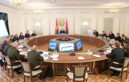 Премьер-министр Михаил Мясникович сообщил 8 апреля на заседании Совета безопасности, что иностранным болельщикам уже реализовано 70,5 тыс. билетов на матчи чемпионата мира по хоккею в Минске