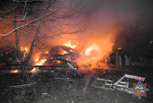 Жилой бревенчатый дом взорвался вечером 17 марта в Гомеле (по улице Лепешинского)