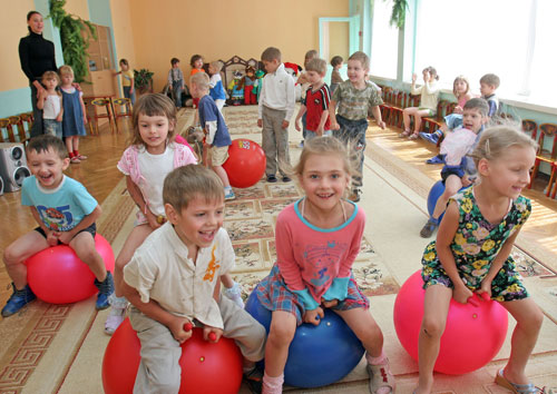 В Беларуси работникам детских садов с 1 апреля повышают зарплату