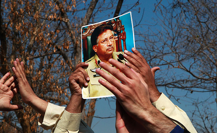 Экс-главу Пакистана Мушаррафа суд обвинил в госизмене