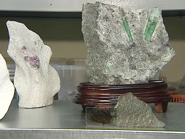 На Урале нашли новый драгоценный камень - мариинскит