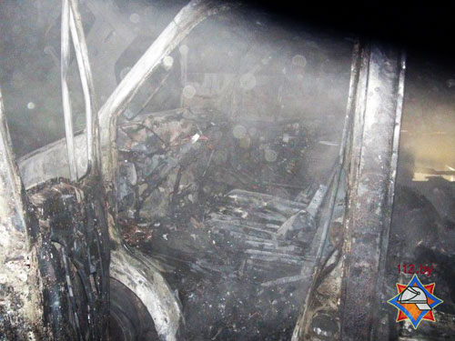 Незадолго до полуночи 18 февраля произошел пожар в авторемонтной мастерской в Минске (переулок Асаналиева), в результате короткого замыкания электропроводки сгорел автомобиль Iveco