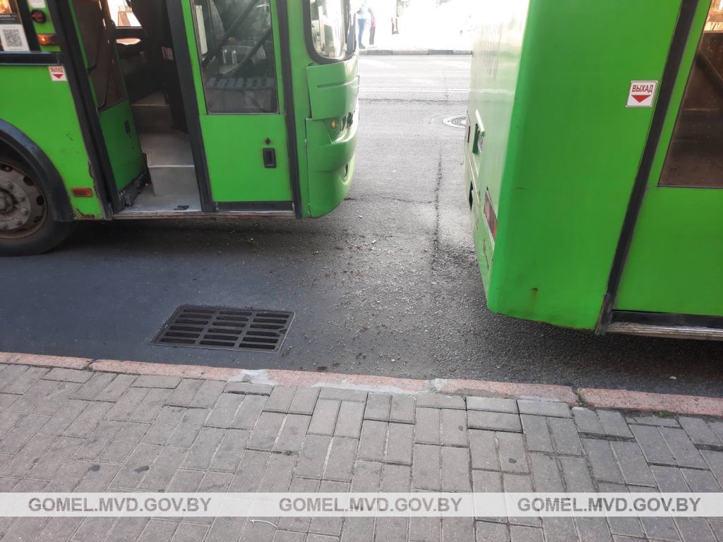 В Гомеле столкнулись два городских автобуса, пострадал пожилой пассажир одного из них