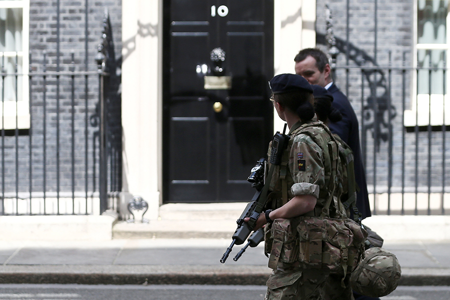 Охрану здания посольства РФ в столице Англии усилили военнослужащими
