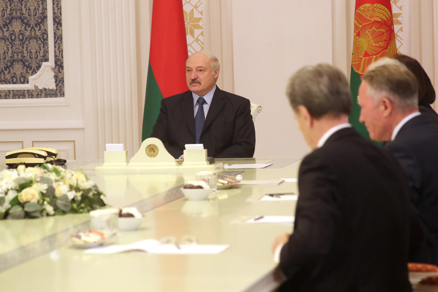 «Правый сектор» предложил Лукашенко помощь в войне с Россией