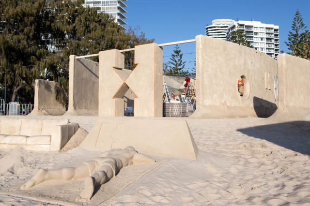 В Австралии открыли 1-ый в мире отель из песка