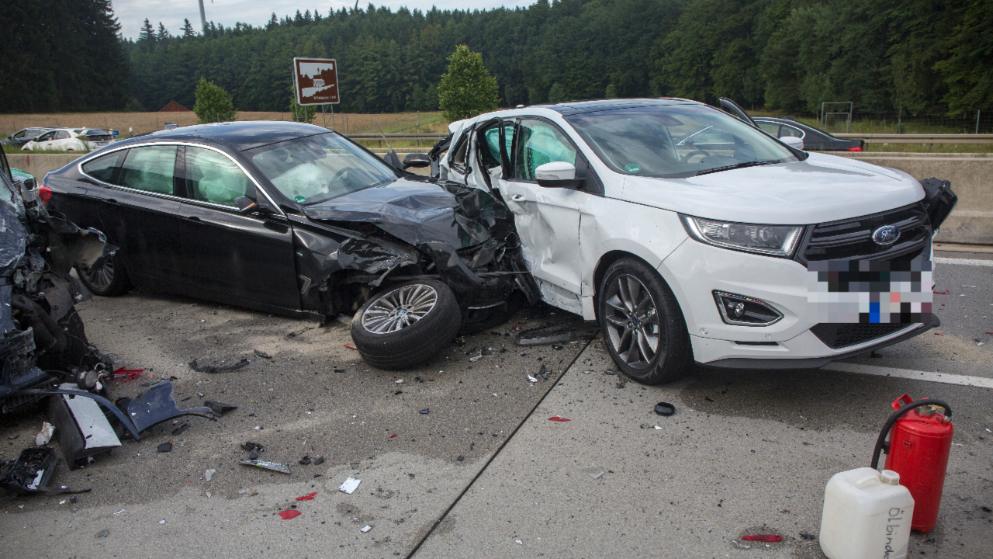 Масштабная авария с участием 29 авто парализовала дорогу в Германии