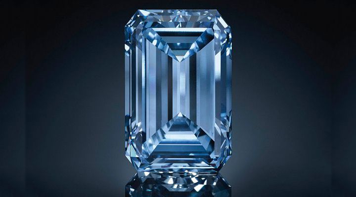 Уникальный розовый алмаз за 28 млн долларов показали перед аукционом Sotheby’s