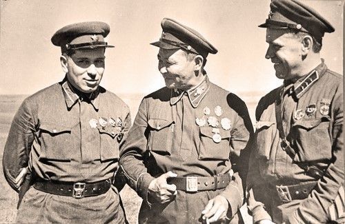Командарм 2-го ранга Штерн, маршал Монголии Чойбалсан и комкор Жуков на КП Хамар-Даба. Халхин-Гол, 1939 г.