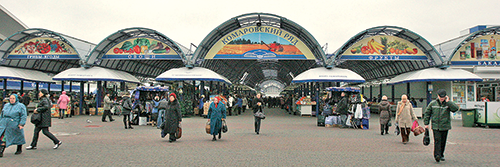 Комаровский рынок в Минске по праву называют главным продовольственным рынком страны.