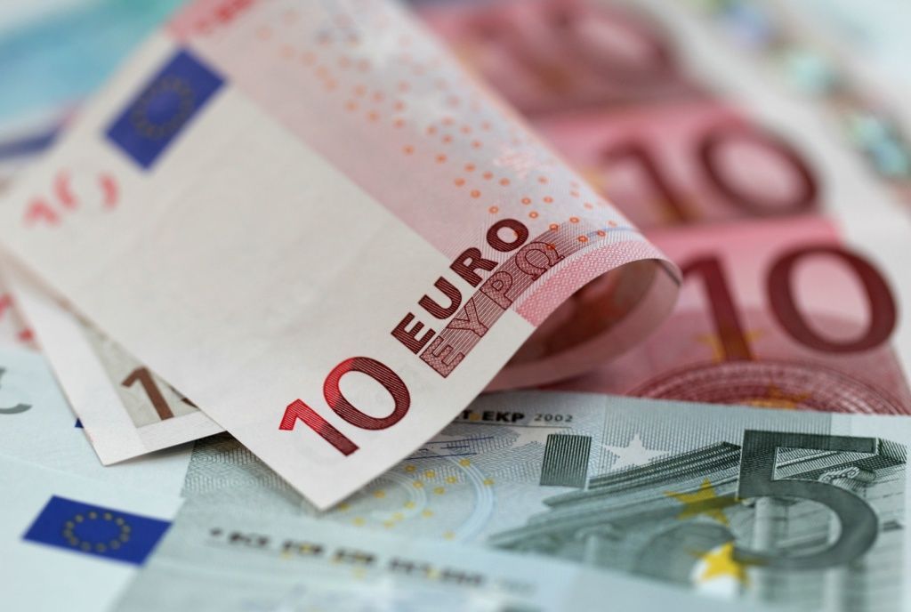На торгах 9 октября доллар и евро продолжили падение