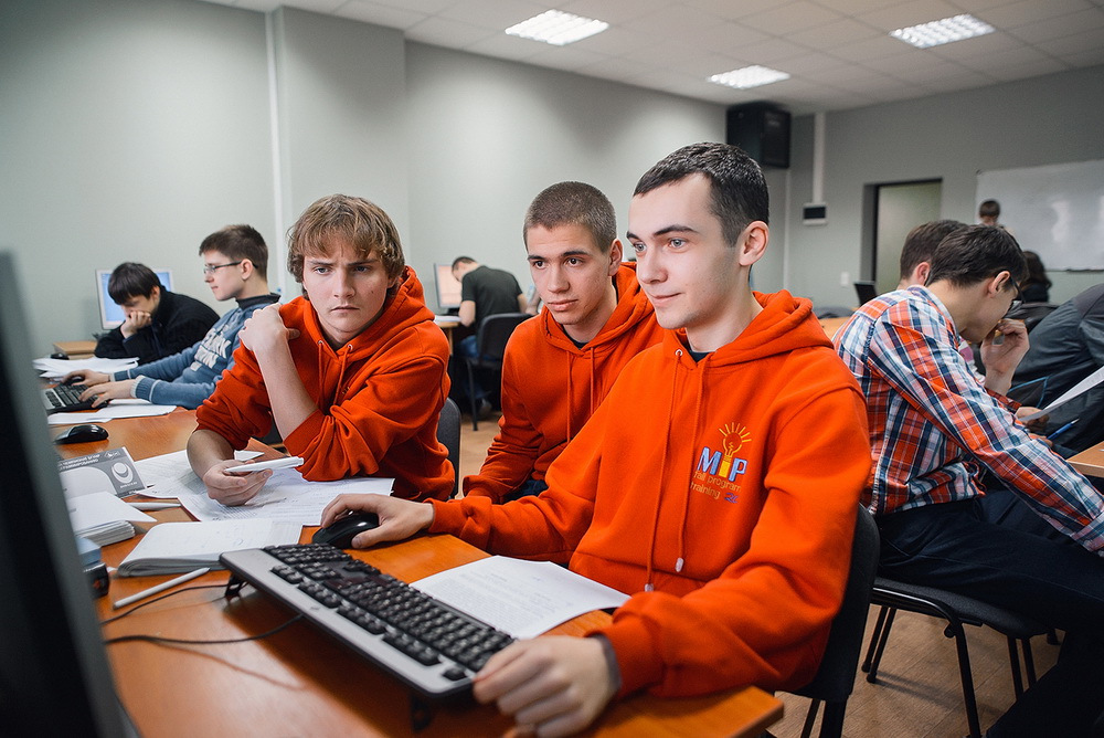 Белорусский университет информатики. Специалист по программированию. Услуги по программированию. Белорусский программист. Консультация по программированию.