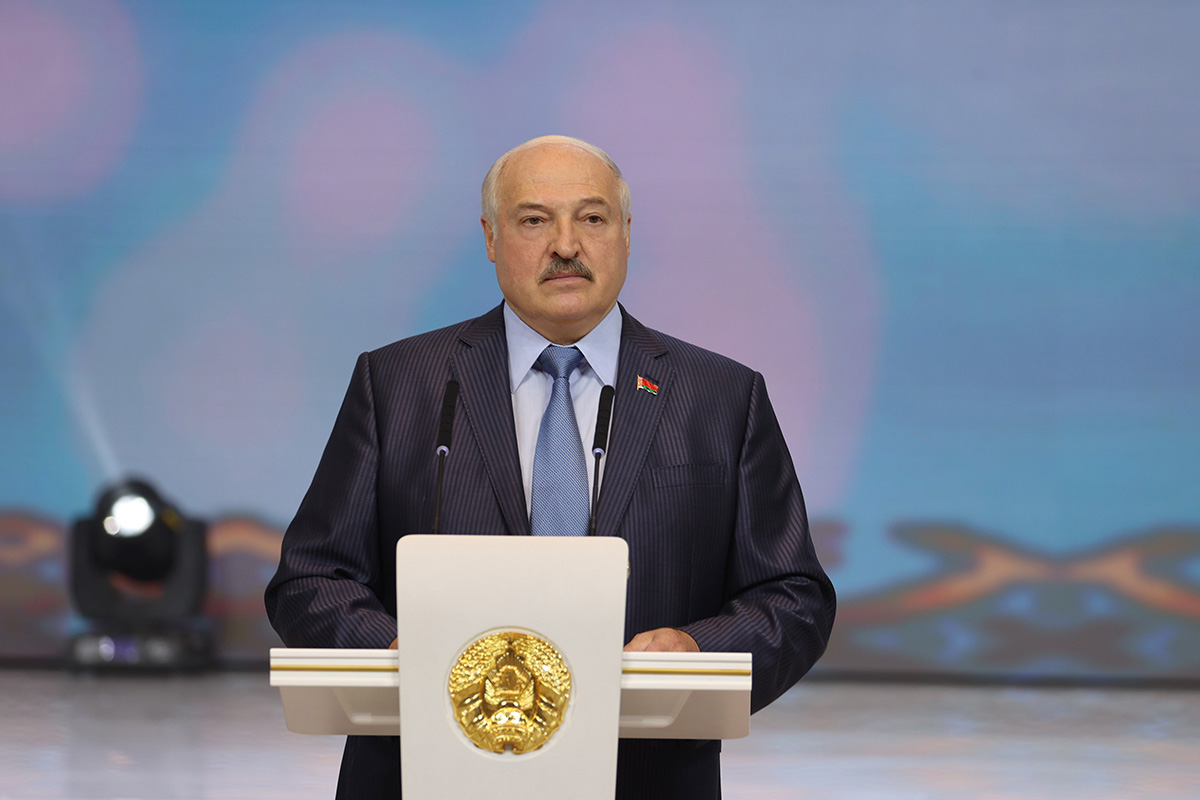 Лукашенко: куда бы ни качнуло мир, Беларуси нужно встроиться в его новую модель