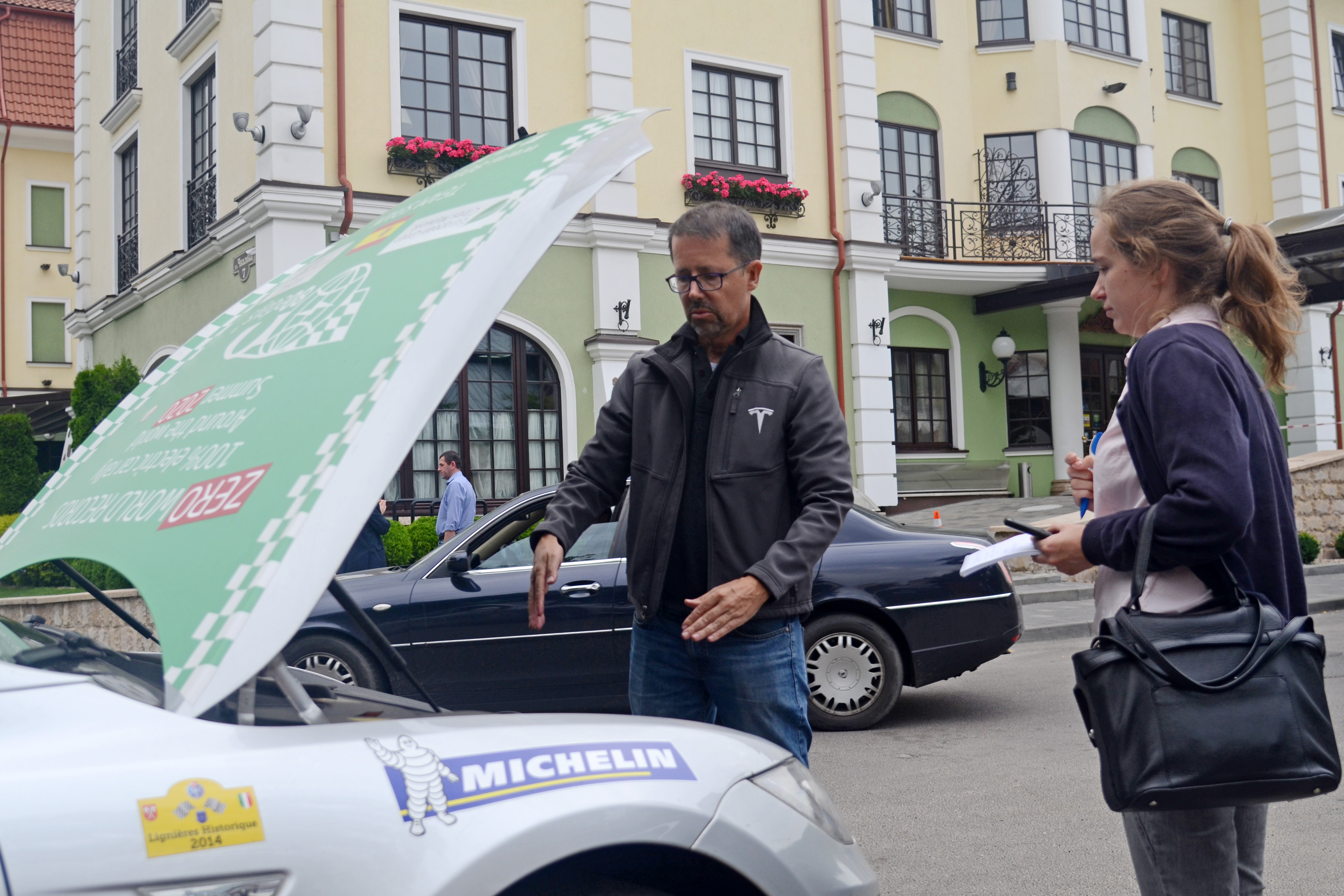 В Бресте остановился организатор кругосветного пробега на электрокарах