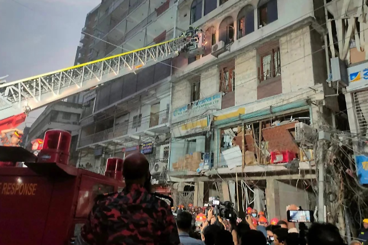 Как минимум 14 человек погибли в результате взрыва в столице Бангладеш