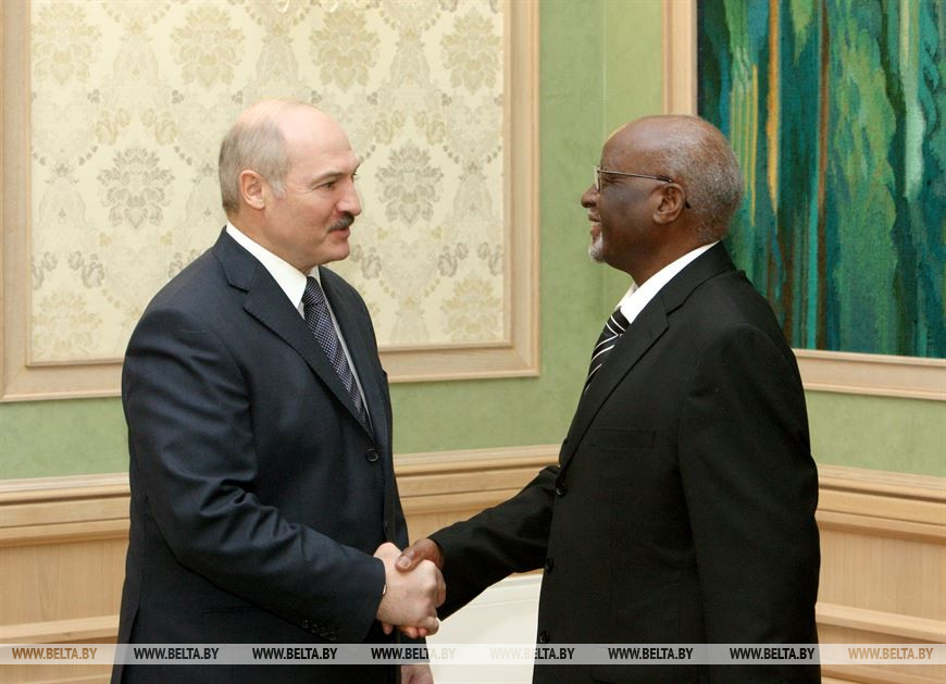 Лукашенко едет в Зимбабве. Правда ли, что Африка – это сплошная бедность и что там интересно Беларуси