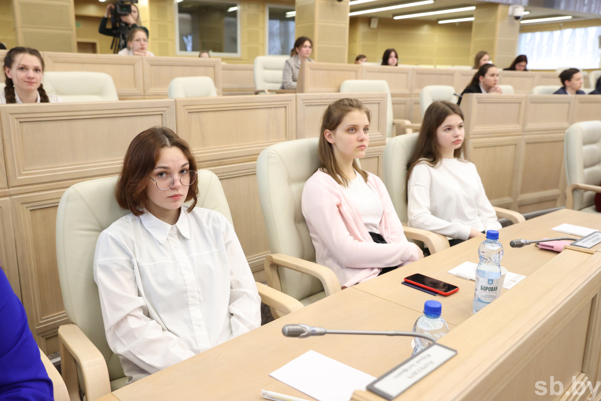 Кочанова встретилась со школьниками из Брестской области – участниками конкурса о малой родине