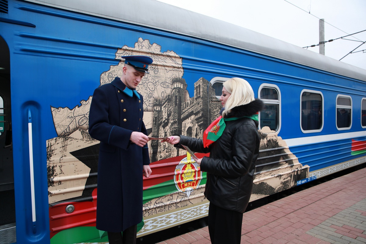 Сотрудники МВД отправились в путешествие на поезде исторической памяти