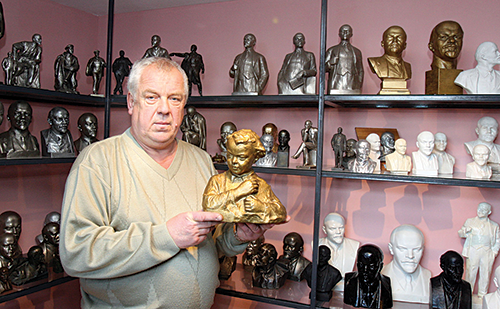 Николай ПАНКРАТ со своей уникальной коллекцией.