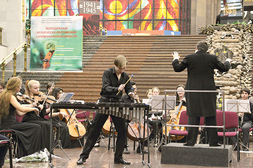 Для московской публики оркестр исполнил первую версию вальса «На сопках Маньчжурии».