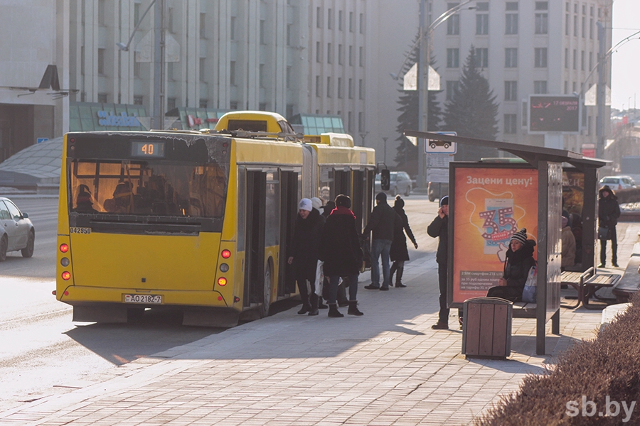 транспорт-остановка-автобус-троллейбус-люди-08022017_01 (Копировать).jpg