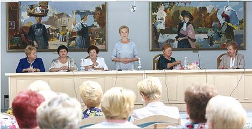 ОО «Белорусский союз женщин» направит своих представителей в избирательные комиссии в ходе президентской избирательной кампании. Такое решение принято на заседании правления Белорусского союза женщин.