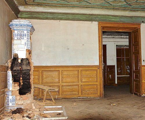 Резиденция Умястовских в Жемыславле продолжает разрушаться. Фото  padarozhnik.com