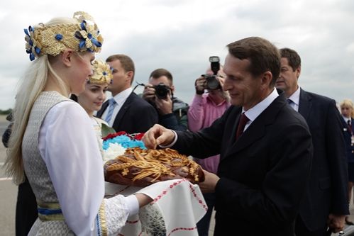 n Председателя союзного парламента Сергея Нарышкина в Гродно встречали как самого дорогого гостя — хлебом-солью