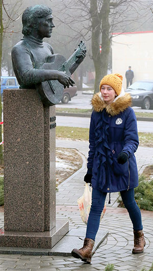The first Belarusian monument to Vladimir Vysotsky, by sculptor Gennady Buralkin, erected in Novogrudok in 2012