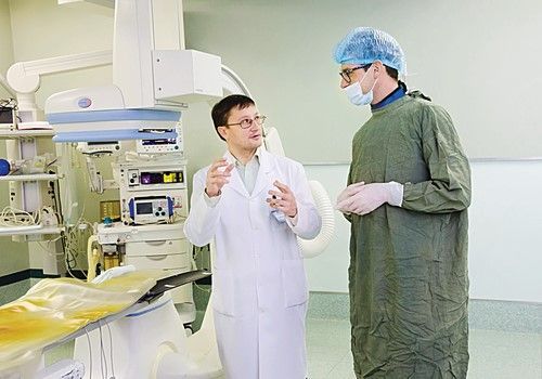 Валерий СТЕЛЬМАШОК (справа) и Евгений БЕЛЬСКИЙ — о предстоящей операции
