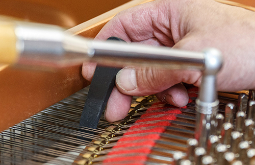 Фортепианных дел мастеров сегодня можно пересчитать буквально по пальцам