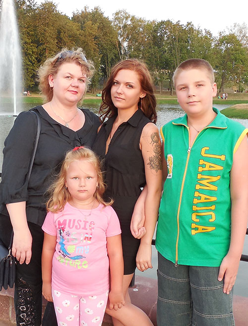 Иван с мамой и сестрами