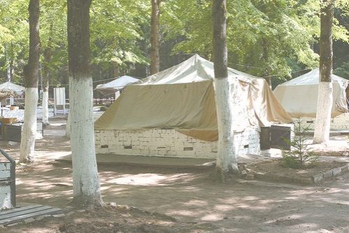Палаточный лагерь, где живут курсанты