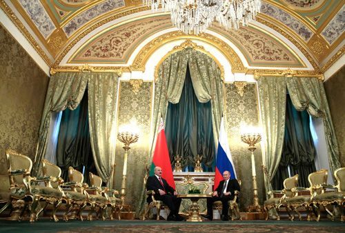 Президенты Беларуси и России Александр Лукашенко и Владимир Путин на двусторонней встрече в Москве, предваряющей заседание Высшего госсовета Союзного государства