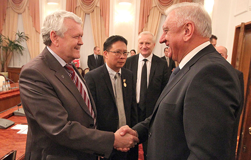 С избранием Александра Асеева поздравляет Премьер-министр Беларуси Михаил Мясникович.