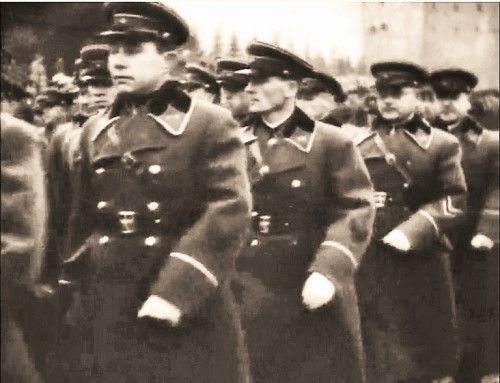 Слушатели Академии Генерального штаба РККА первого набора во время парада на Красной площади 7 ноября 1936 г