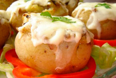 Картофель, фаршированный сыром и грибами