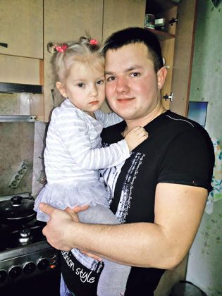Алексей Демин с дочкой.