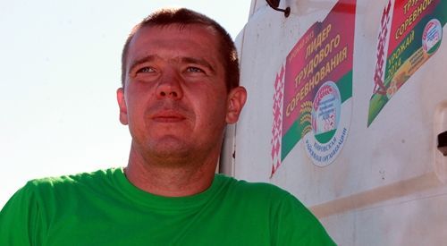 Первый тысячник нынешней жатвы в Могилевской области водитель СПК «Колхоз «Нива» Андрей ХРАПЕНКОВ