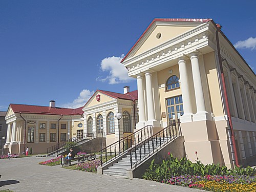 Кажется, в Пинске забыли, что дворец Бутримовича еще и туристический объект.
